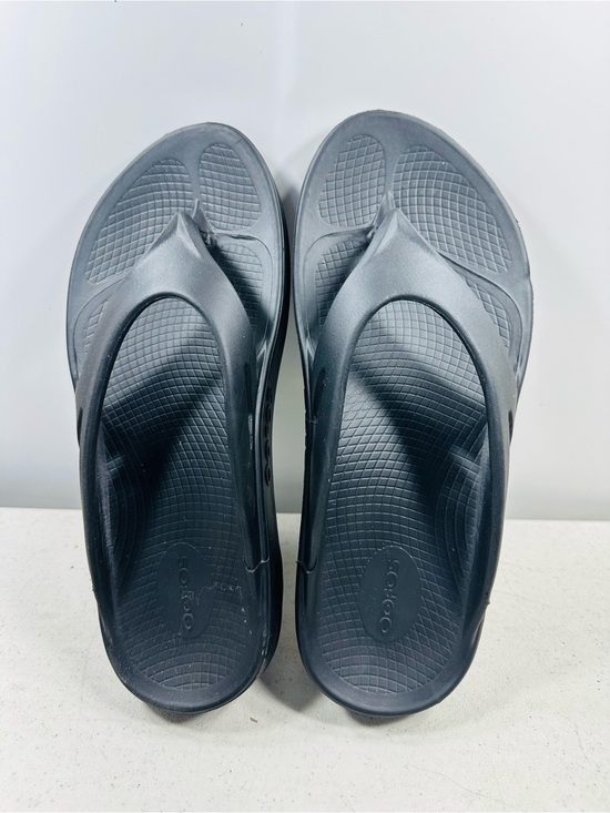 OOFOS OOriginal recovery sandals in black, size M10.W12 main image 6
